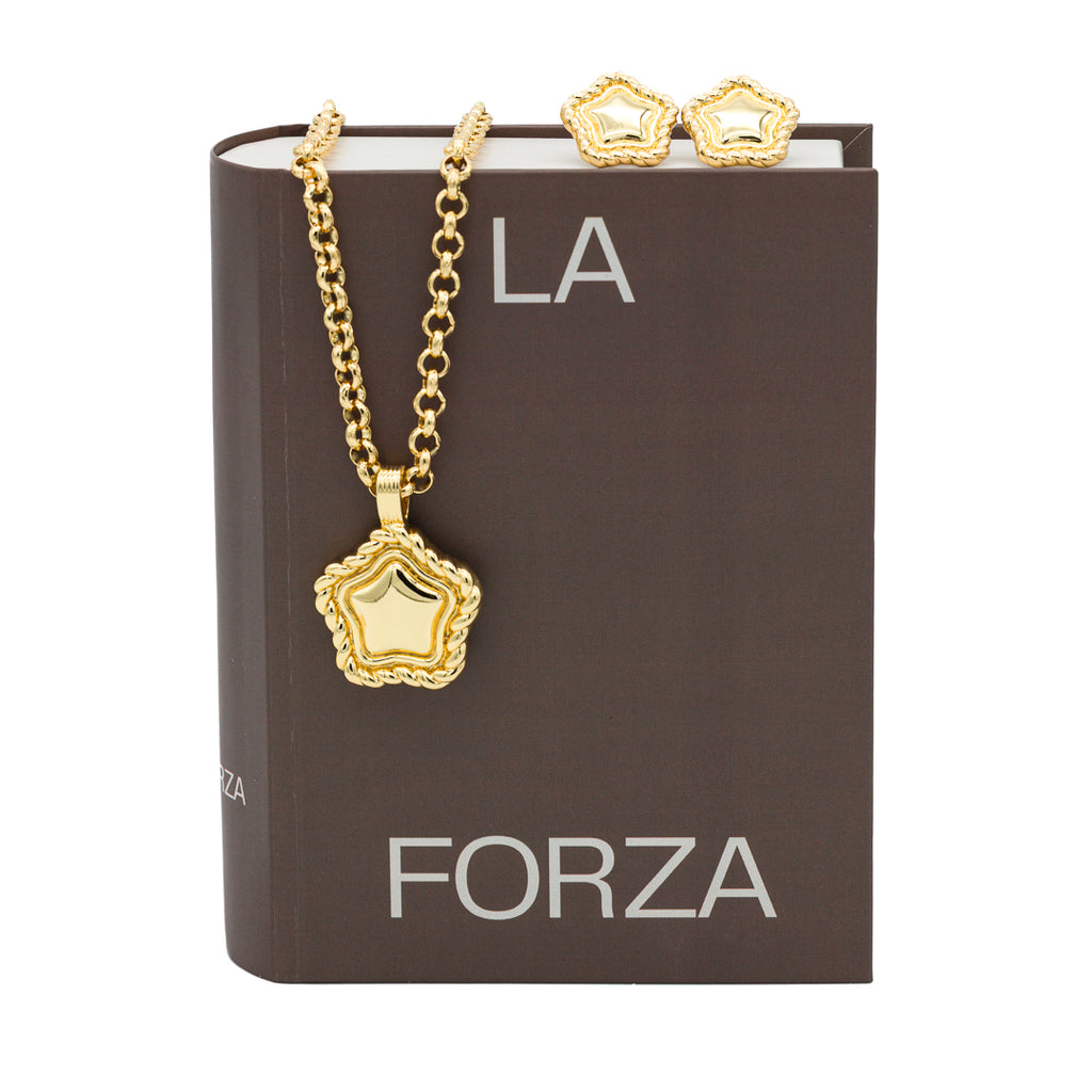 LA FORZA Daisy Multi-Wear Necklace campaign editorial model close-up